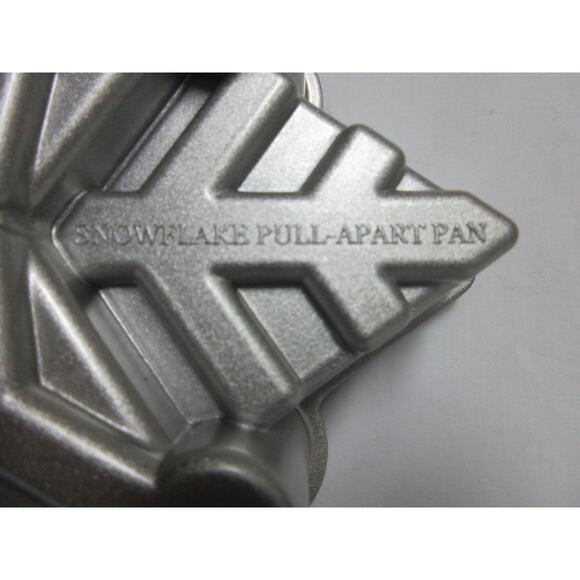 Nordic Ware Snowflake Christmas Holiday Pull Apart Cake Pan Silver Metal Colored - Picture 2 of 6